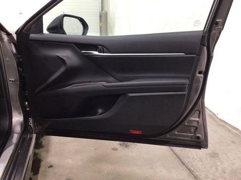 Used 2024 Toyota Camry SE image 31