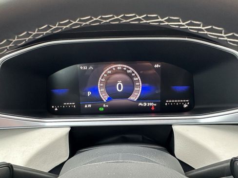 New 2025 Volkswagen Taos SE image 23