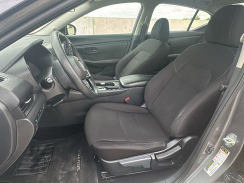 Used 2025 Nissan Sentra S image 4