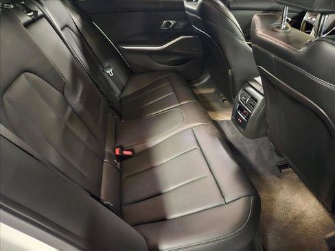 Used 2024 BMW 330i Sedan w/ Premium Package RWD image 19