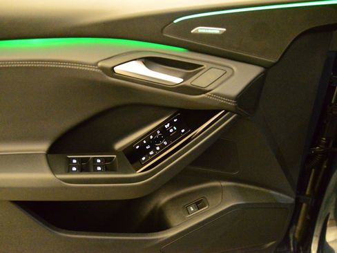 Used 2025 Audi Q6 e-tron Premium Plus w/ Premium Plus image 9