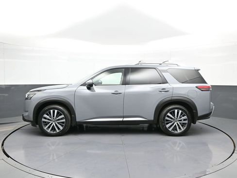 Used 2022 Nissan Pathfinder Platinum w/ Cargo Package image 9
