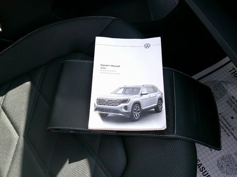 Used 2024 Volkswagen Atlas SE image 19