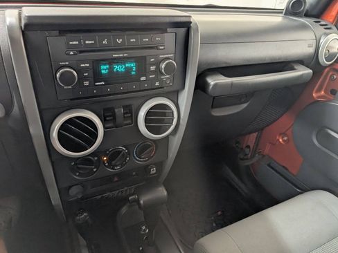 Used 2009 Jeep Wrangler Sahara w/ Dual Top Group AWD/4WD image 10