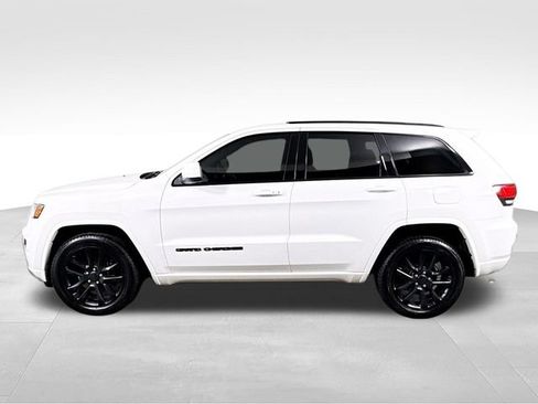 Used 2020 Jeep Grand Cherokee Altitude AWD/4WD image 9