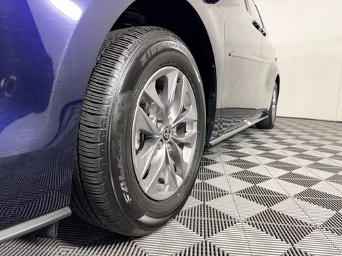 Used 2025 Toyota Sienna XLE w/ XLE Plus Package FWD image 12