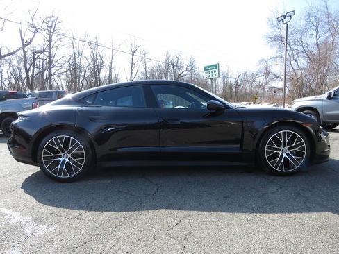 Used 2024 Porsche Taycan image 4