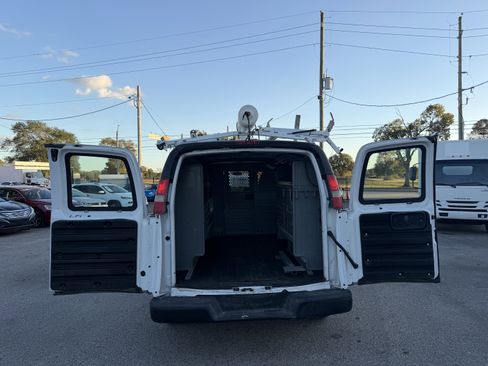 Used 2014 Chevrolet Express 2500 image 16