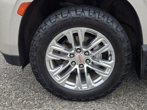 Used 2021 GMC Yukon SLT w/ SLT Luxury Package image 8