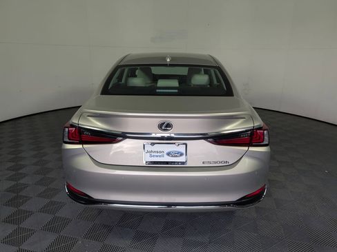 Used 2023 Lexus ES 300h w/ Premium Package image 5