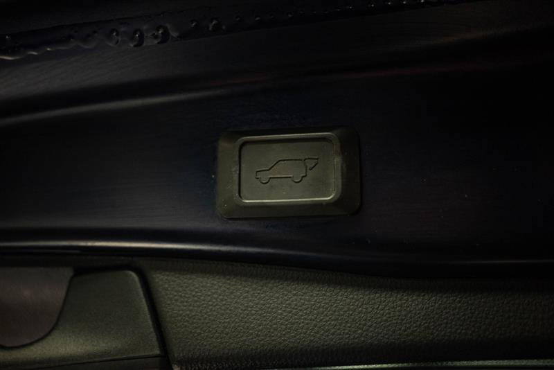 Used 2020 Toyota RAV4 XLE Premium AWD/4WD image 8