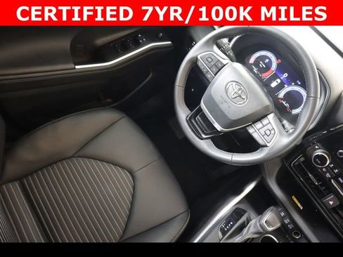 Used 2025 Toyota Highlander XSE AWD/4WD image 17