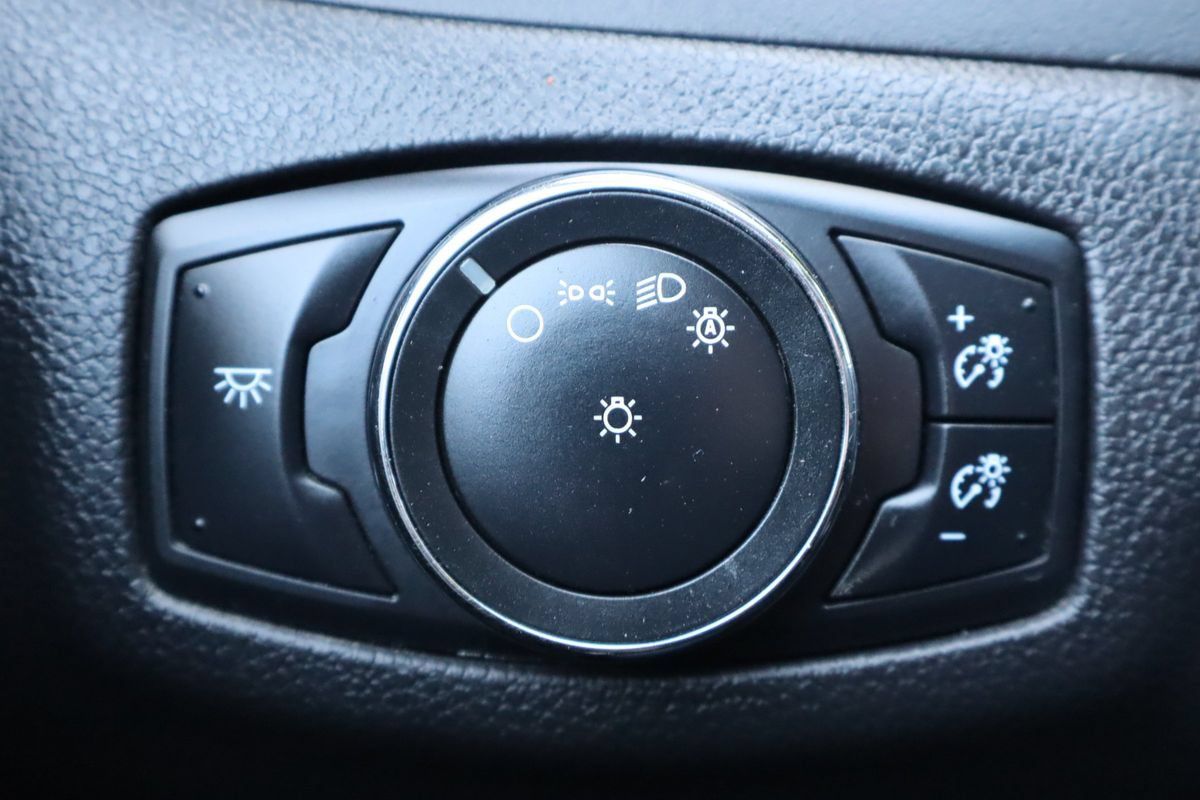 Used 2013 Ford Edge SEL FWD image 29