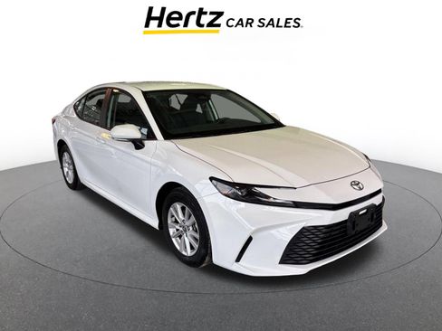 Used 2025 Toyota Camry LE image 1