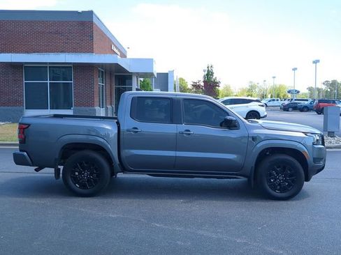 Used 2026 Nissan Frontier SV w/ SV Convenience Package AWD/4WD image 2