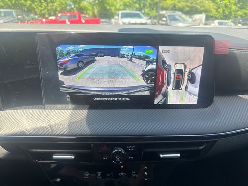 Used 2025 Nissan Kicks SR FWD image 18