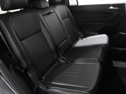 Certified 2024 Volkswagen Tiguan SE R-Line image 17