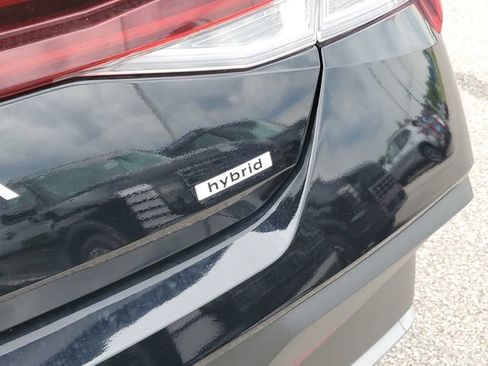 Used 2025 Hyundai Elantra SEL FWD image 7