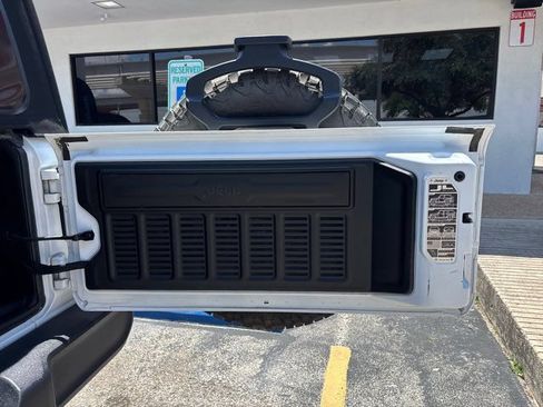Used 2020 Jeep Wrangler Sport AWD/4WD image 12