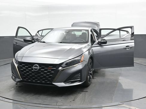Used 2024 Nissan Altima 2.5 SR FWD image 48