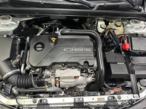 Used 2017 Chevrolet Malibu LT w/ Driver Confidence Package FWD image 7