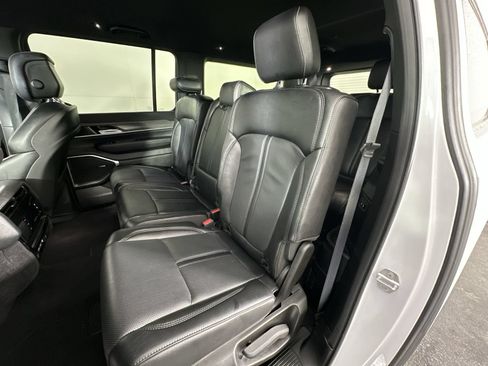 Used 2024 Jeep Wagoneer L Series III w/ Flexible Seating Group AWD/4WD image 22