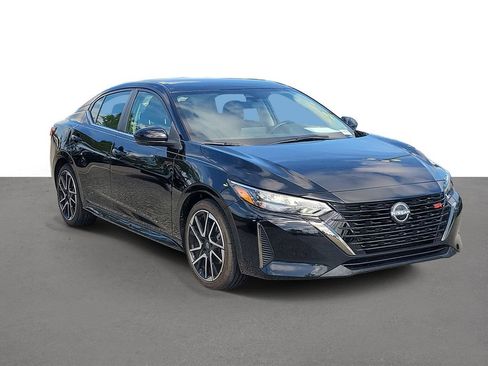 Certified 2025 Nissan Sentra SR FWD image 2