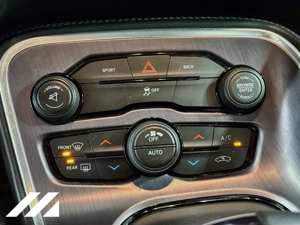 Used 2015 Dodge Challenger SXT RWD image 16