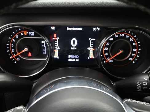 Used 2022 Jeep Wrangler Unlimited Sahara w/ Dual Top Group image 18