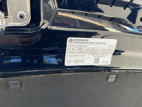 Used 2025 Volkswagen Jetta SE w/ Sunroof Package image 23