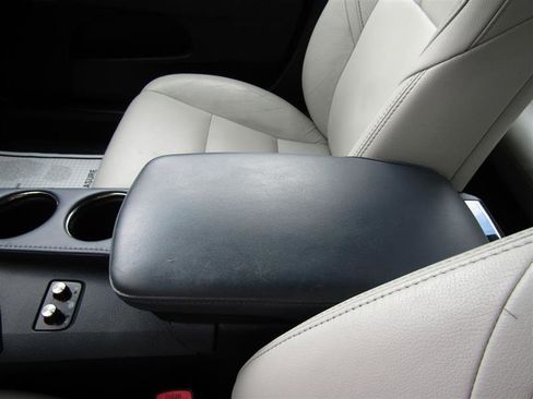 Used 2013 Toyota Avalon XLE image 19