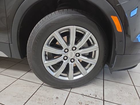 Used 2023 Cadillac XT4 Premium Luxury w/ Technology Package AWD/4WD image 8