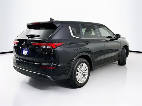 Used 2024 Mitsubishi Outlander ES image 7