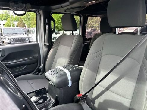 Used 2018 Jeep Wrangler Unlimited Sport S AWD/4WD image 8