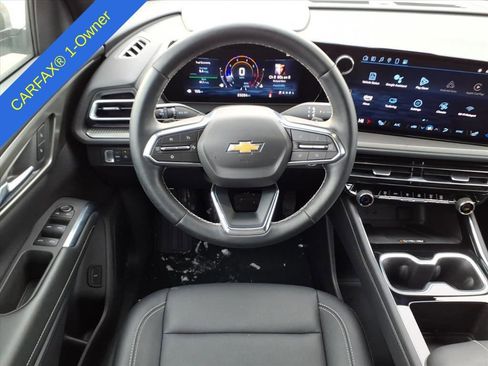 Used 2025 Chevrolet Traverse LT image 13