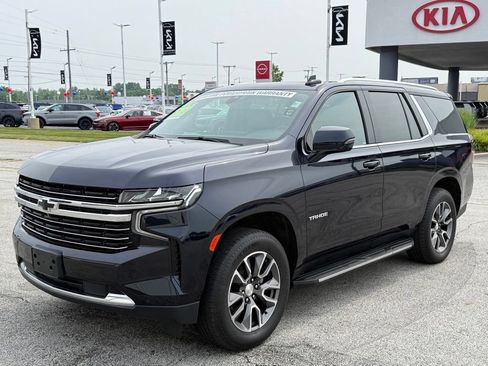 Used 2022 Chevrolet Tahoe LT w/ LT Signature Package AWD/4WD image 3