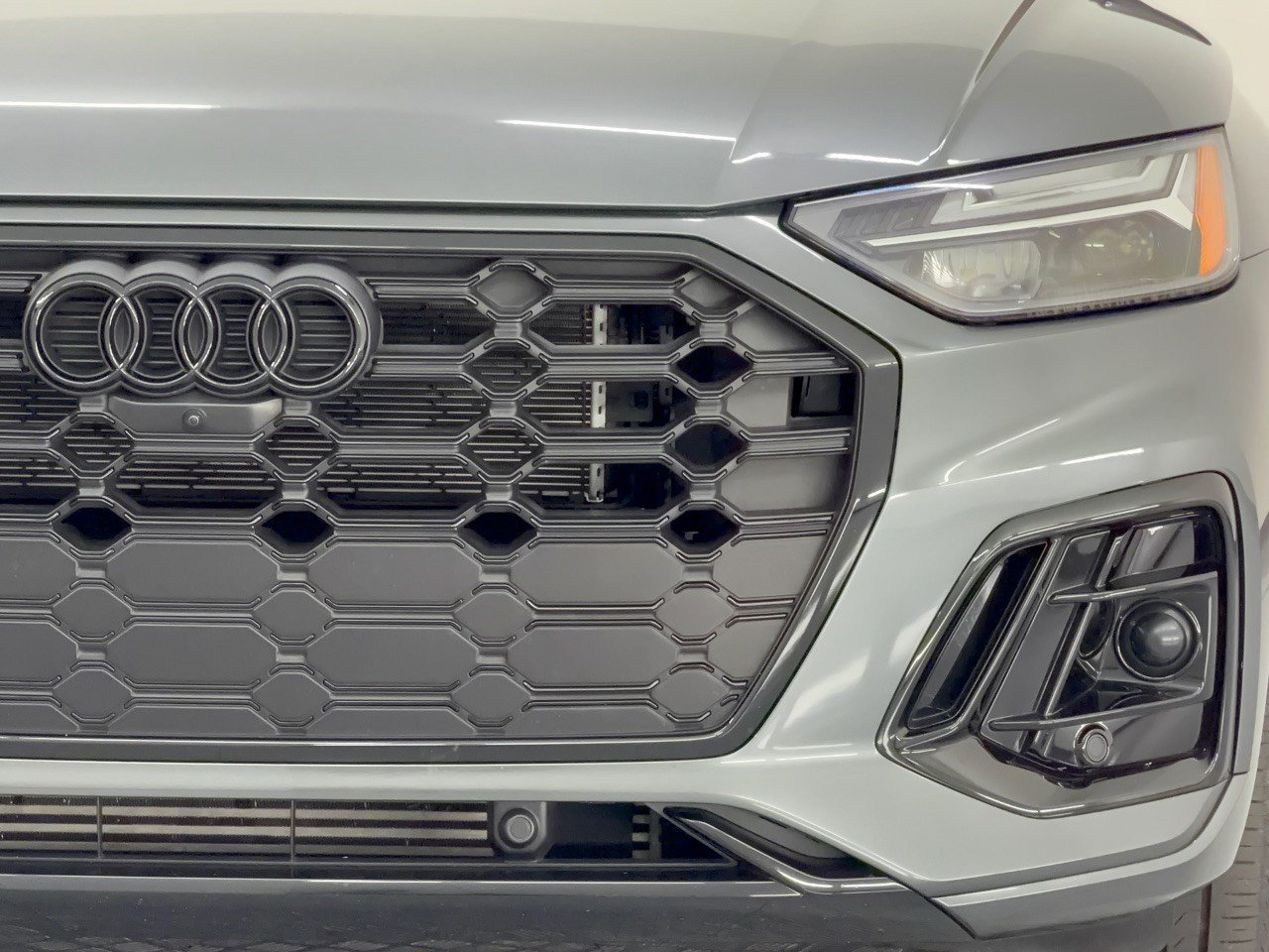 Used 2024 Audi Q5 e Premium Plus w/ Premium Plus Package AWD/4WD image 12