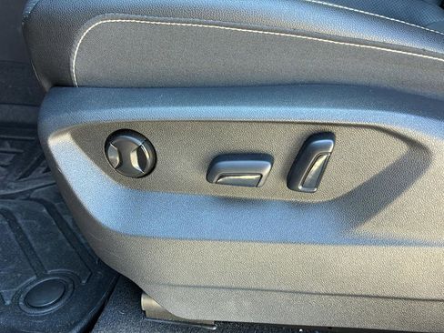 Used 2025 Volkswagen Atlas SE image 14