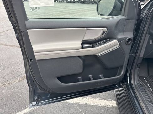 New 2025 Ford Expedition Active image 28