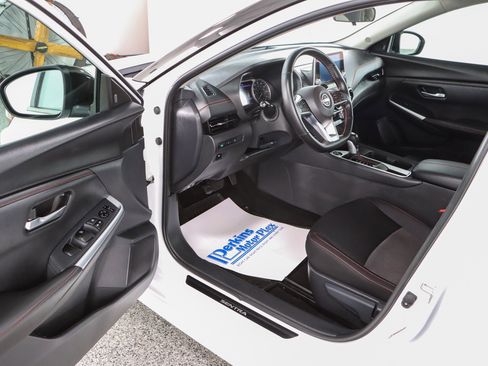 Used 2025 Nissan Sentra SR image 3