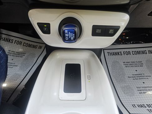 Used 2016 Toyota Prius Three FWD image 18