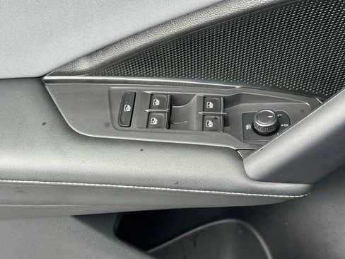 Certified 2025 Volkswagen Tiguan SE R-Line AWD/4WD image 22