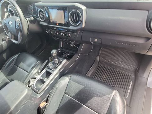 Used 2019 Toyota Tacoma TRD Sport image 35