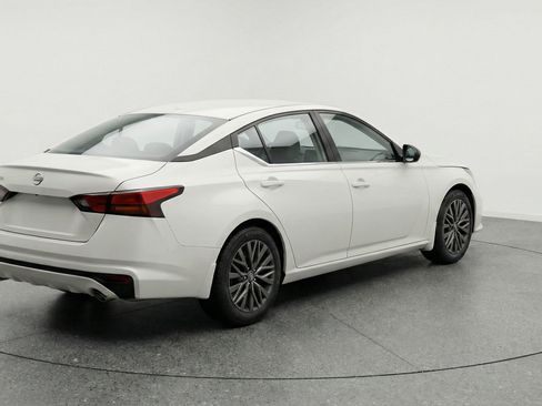 Used 2025 Nissan Altima 2.5 SV FWD image 9