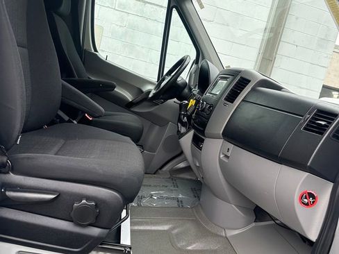 Used 2017 Mercedes-Benz Sprinter 2500 image 27