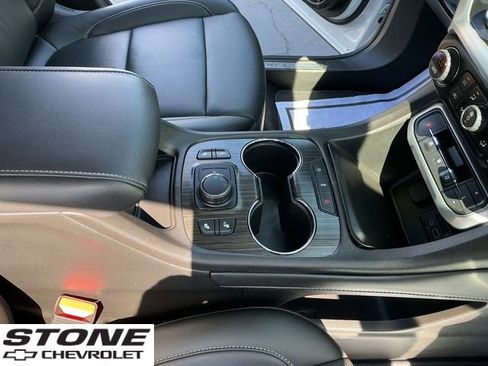 Certified 2023 GMC Acadia SLT image 29