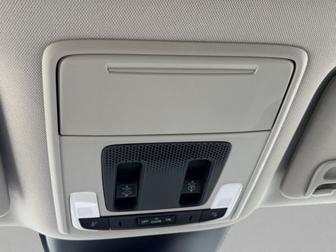 Used 2025 Honda Pilot Touring image 20