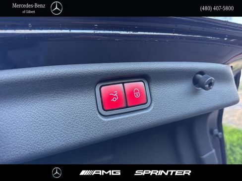 Used 2023 Mercedes-Benz C 300 Sedan image 8