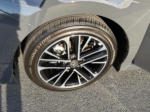 Used 2025 Toyota Camry XLE image 33