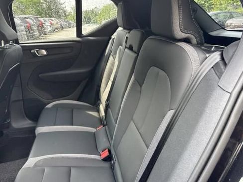 Used 2025 Volvo EX40 Core AWD/4WD image 6